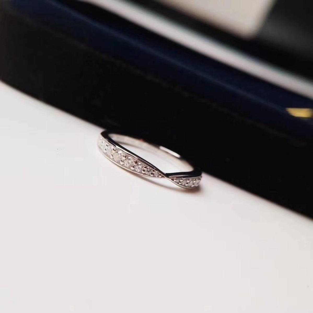Fashion 2020 S925 sterling silver 18karat gold white gold ring classic fashion accessory ring never fade color with gift box5680398
Fashion 2020 S925 sterling silver 18karat gold white gold ring classic fashion accessory ring never fade color with gift box5680398