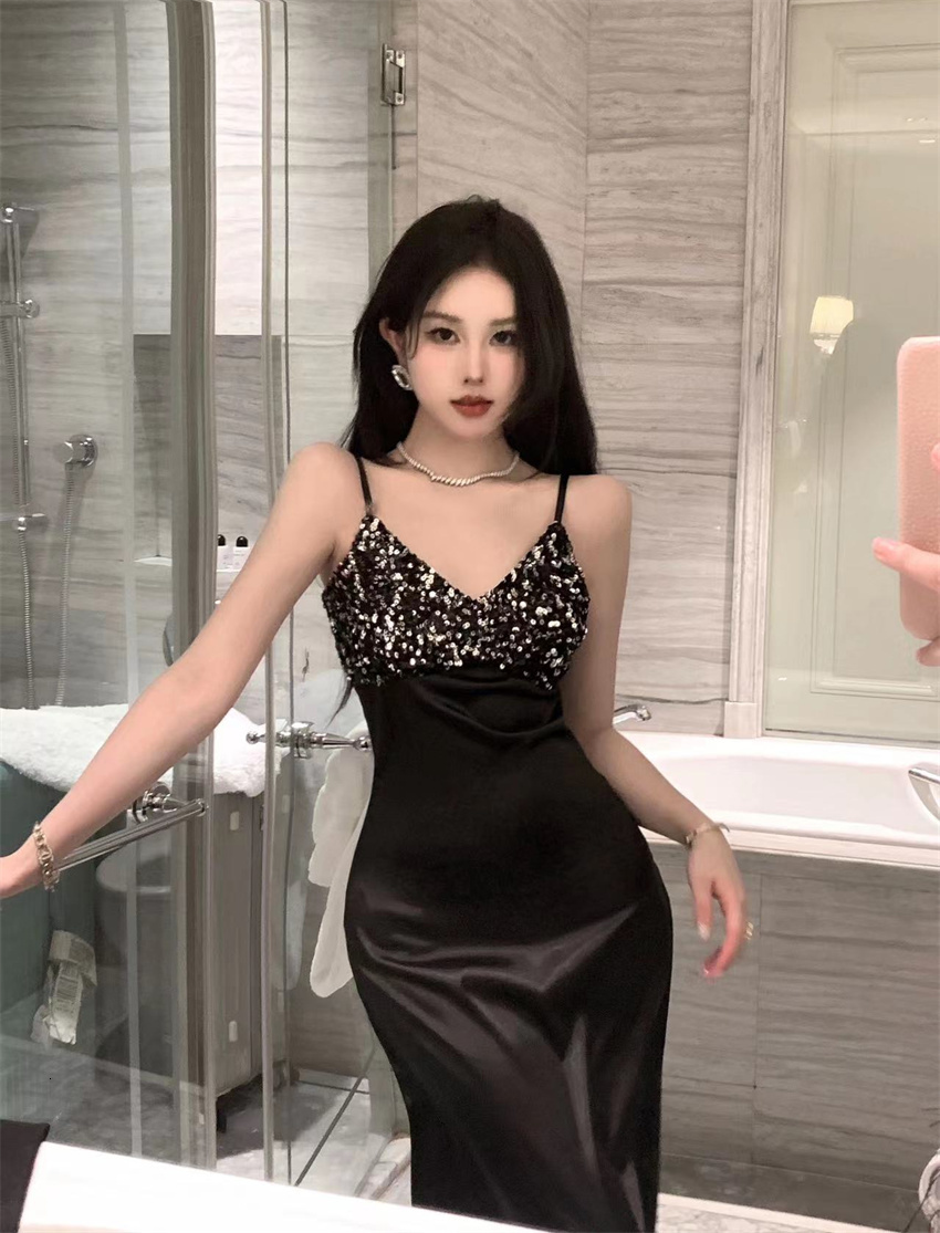 Casual Dresses High Quality Luxury Brands Premium Black Sexy VNeck Strap Dres's Summer Style Slim Fit Long Dress Y2k 230512
Casual Dresses High Quality Luxury Brands Premium Black Sexy VNeck Strap Dres's Summer Style Slim Fit Long Dress Y2k 230512