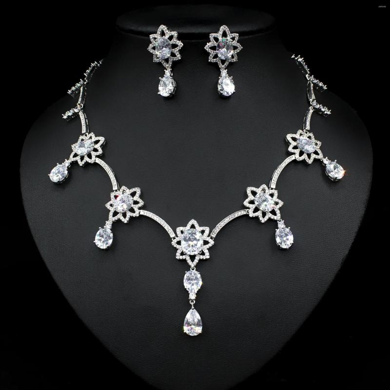 Necklace Earrings Set Funmode Foreign Trade Explosive Emerald Geometric Stud Zircon Two Sets Bridal Wedding Jewelry FS405, Picture shown
Necklace Earrings Set Funmode Foreign Trade Explosive Emerald Geometric Stud Zircon Two Sets Bridal Wedding Jewelry FS405, Picture shown