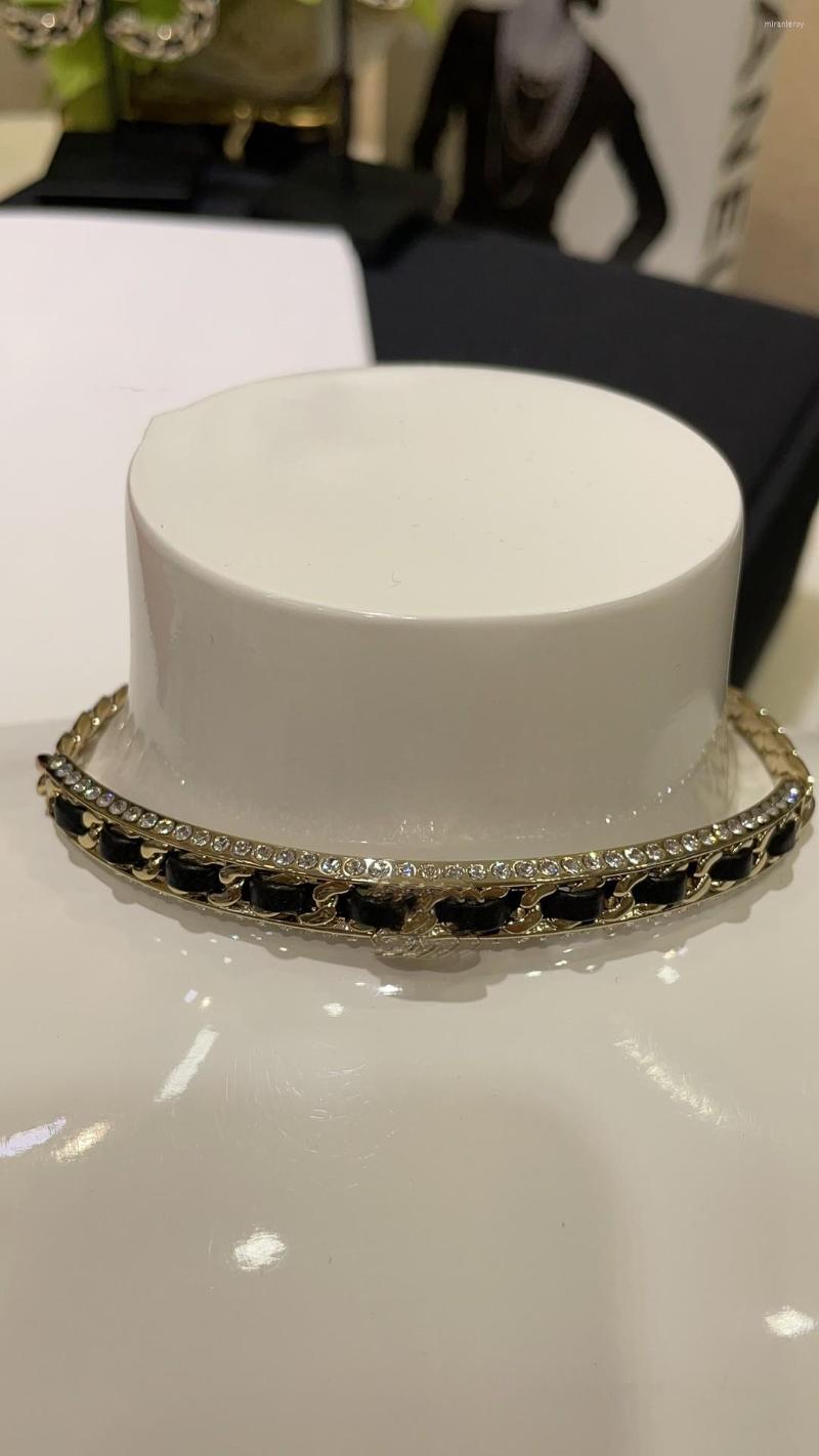 Choker 2023 Inlay Zircon Wear Leather Necklace Women Fashion Joker Temperament Spot Style
Choker 2023 Inlay Zircon Wear Leather Necklace Women Fashion Joker Temperament Spot Style