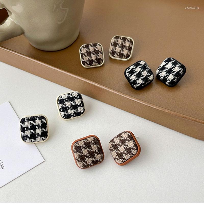 Stud Earrings French Houndstooth Geometric Square Retro Cloth Design Elegant Autumn Winter Women Jewelry Classic Gift
Stud Earrings French Houndstooth Geometric Square Retro Cloth Design Elegant Autumn Winter Women Jewelry Classic Gift