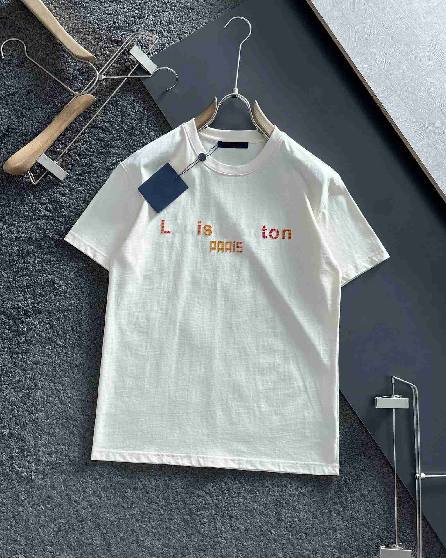 Men's T-shirts 23ss Rhude Mens t Shirt High Quality Tess Designer Casual Fashion Short Sleeve Europe America Men Women Round Neck Tshirts Usa Size M-xxl G24, White
Men's T-shirts 23ss Rhude Mens t Shirt High Quality Tess Designer Casual Fashion Short Sleeve Europe America Men Women Round Neck Tshirts Usa Size M-xxl G24, White