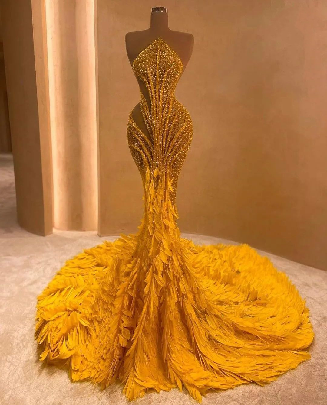 Gold Mermaid Evening Dresses Sleeveless Bateau Appliques Sequins Floor Length 3D Lace Hollow Feather Train Beaded Prom Dress Formal Plus Size Gowns Party Dress, Khaki
Gold Mermaid Evening Dresses Sleeveless Bateau Appliques Sequins Floor Length 3D Lace Hollow Feather Train Beaded Prom Dress Formal Plus Size Gowns Party Dress, Khaki