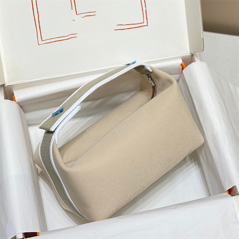 Horse brand Toiletry Kits Luxury designer bags New style Lady Woman Canvas Handbags purses card holders wallets Cosmetic bag H Embroidery Wholesale Handcrafted
Horse brand Toiletry Kits Luxury designer bags New style Lady Woman Canvas Handbags purses card holders wallets Cosmetic bag H Embroidery Wholesale Handcrafted