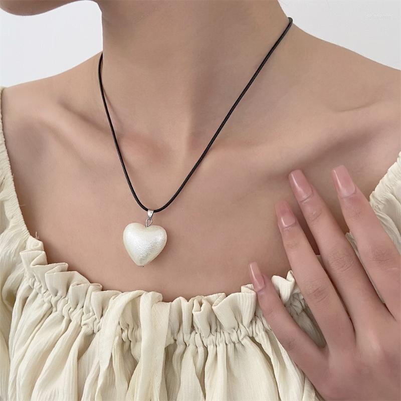 Chains Fsahion Sweet Stereoscopic Heart-shaped Pendant Wax Rope Necklace For Women Girls White Color Heart Clavicle Jewelry
Chains Fsahion Sweet Stereoscopic Heart-shaped Pendant Wax Rope Necklace For Women Girls White Color Heart Clavicle Jewelry