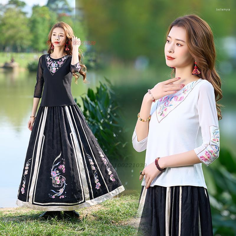 Ethnic Clothing 2023 Chinese Vintage Mesh Shirt Women National Flower Embroidery Hanfu Tops Loose O-neck Patchwork Oriental Base
Ethnic Clothing 2023 Chinese Vintage Mesh Shirt Women National Flower Embroidery Hanfu Tops Loose O-neck Patchwork Oriental Base