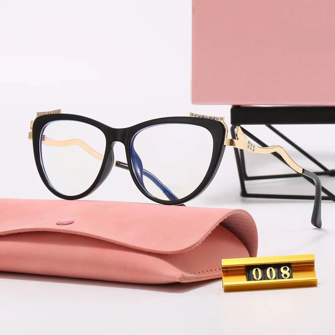 Cat frame Designer Sunglasses Fashion Summer plain glass spectacles Irregular framework Beach Glasses Full Frame Letter Rectangle Design for Woman
Cat frame Designer Sunglasses Fashion Summer plain glass spectacles Irregular framework Beach Glasses Full Frame Letter Rectangle Design for Woman