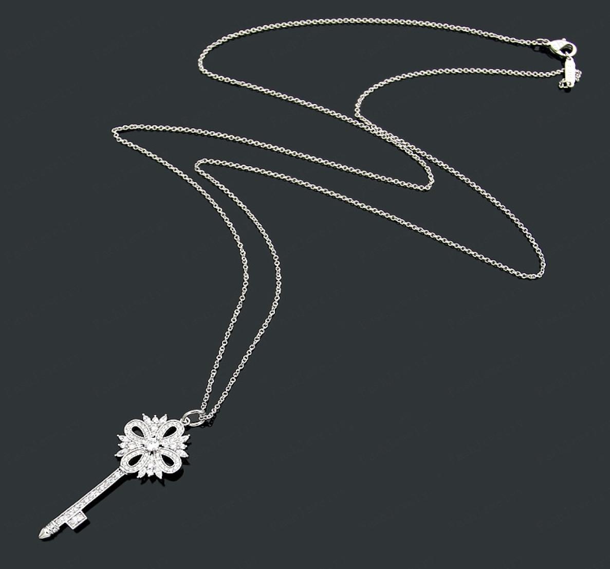 Luxury key full diamond necklace female stainless steel couple designer diamond pendant Christmas gift accessories whole with 6962312
Luxury key full diamond necklace female stainless steel couple designer diamond pendant Christmas gift accessories whole with 6962312