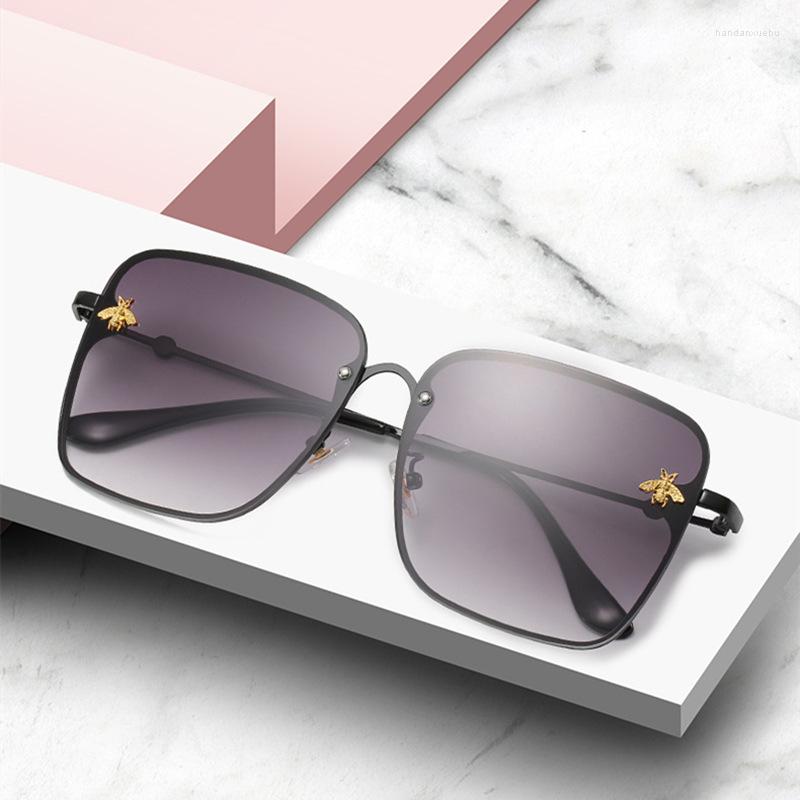 Sunglasses Style For Women Large Frame Colorful Box European And American Small Bee Decoration Fashionable Glasses
Sunglasses Style For Women Large Frame Colorful Box European And American Small Bee Decoration Fashionable Glasses