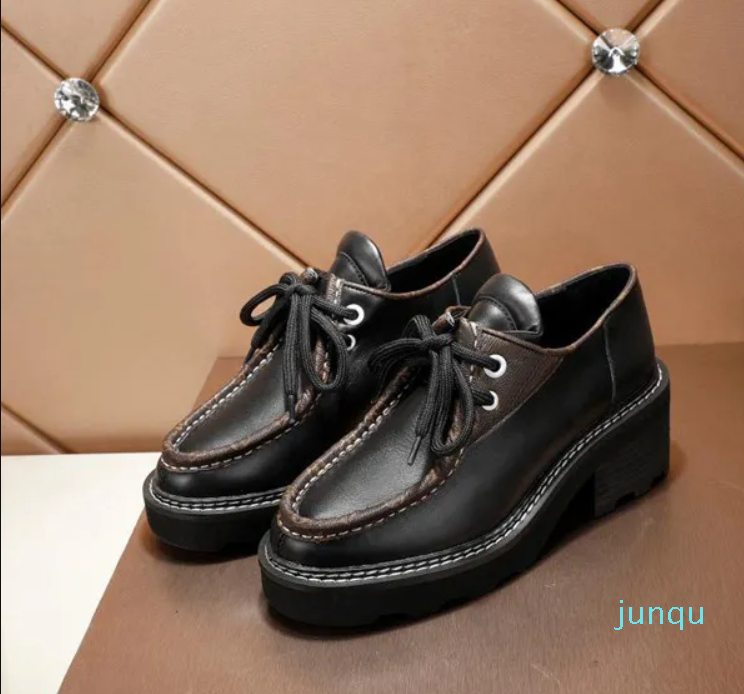 Designer casual shoes Ankle Boot Nude shoe Leather Shoes for Women Thick heeled shoes with Box shoes Size 35-42
Designer casual shoes Ankle Boot Nude shoe Leather Shoes for Women Thick heeled shoes with Box shoes Size 35-42