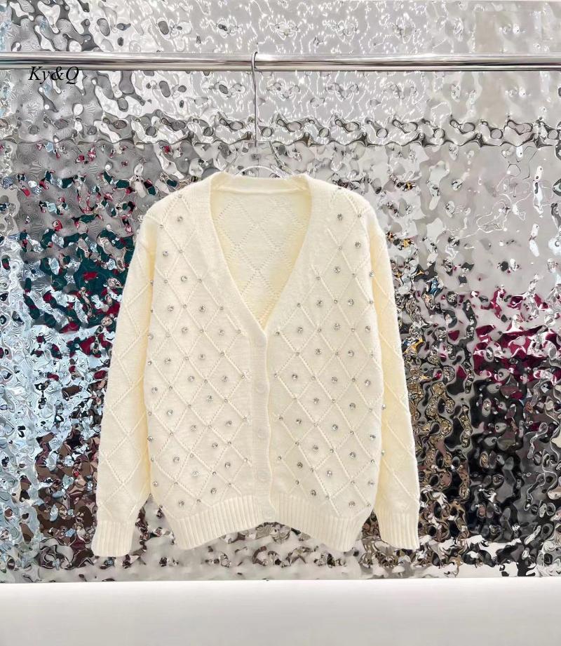 Women's Knits 2023 Autumn Women Beige Cardigan Coat Handmade Diamond Plaid V-Neck Knitted Sweater Hollow Long-Sleeved Top Fashion Slim
Women's Knits 2023 Autumn Women Beige Cardigan Coat Handmade Diamond Plaid V-Neck Knitted Sweater Hollow Long-Sleeved Top Fashion Slim