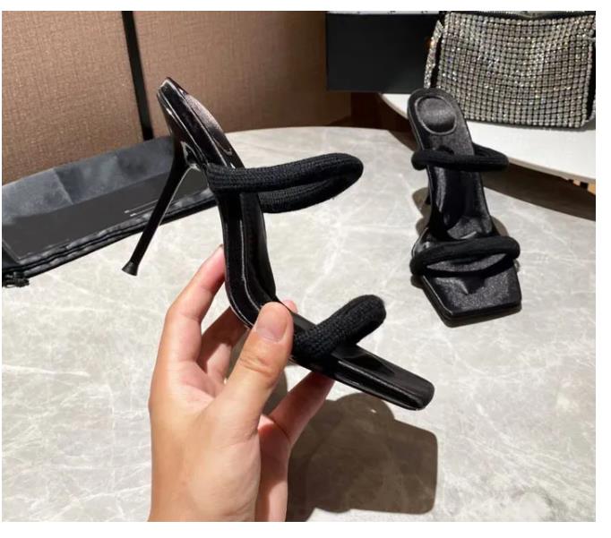 Fashionable and beautiful women's high-heeled slippers with curved cool square head design. Leather outsole heel 10cm European size 35-41, Black
Fashionable and beautiful women's high-heeled slippers with curved cool square head design. Leather outsole heel 10cm European size 35-41, Black
