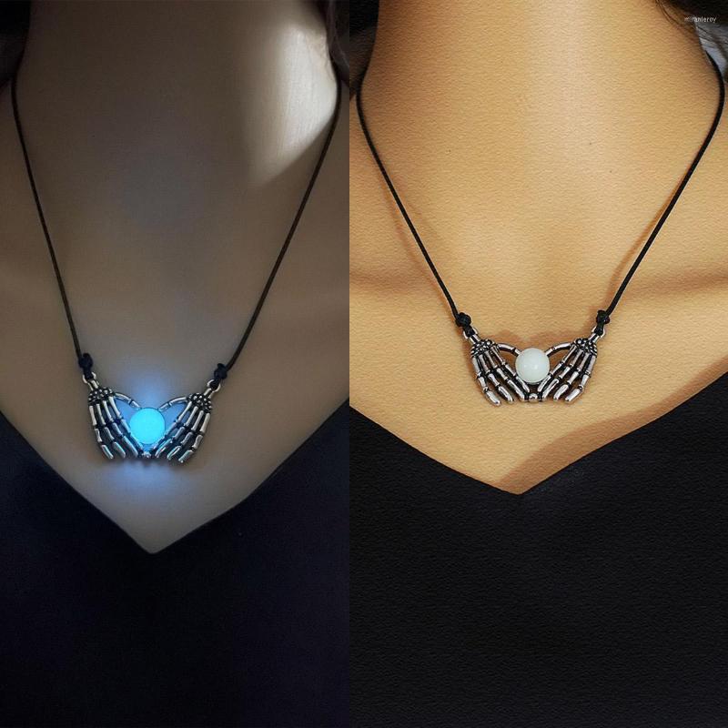 Chains Opal Luminous Necklace Vintage Punk Ghost Claw Necklaces Women Men Halloween Party Jewelry Gifts Night Glowing Stone Pendant
Chains Opal Luminous Necklace Vintage Punk Ghost Claw Necklaces Women Men Halloween Party Jewelry Gifts Night Glowing Stone Pendant