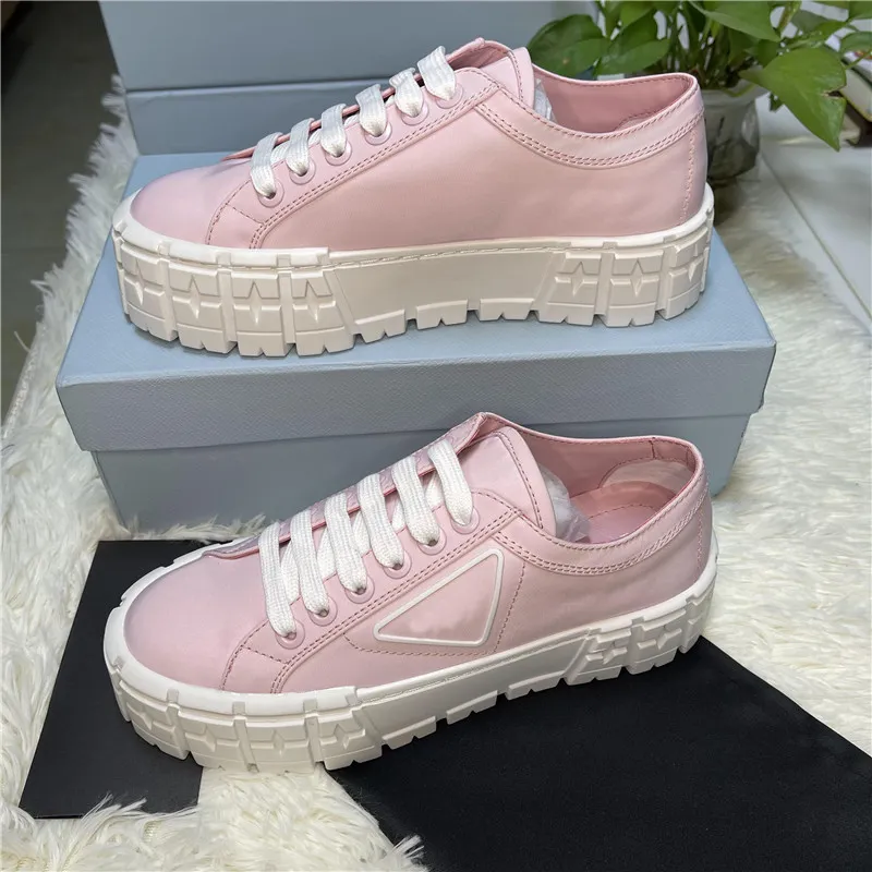 Designer Sneakers Gabardine Nylon Casual Shoes Brand Wheel Trainers Luxury Canvas Sneaker Fashion Platform Solid Heighten Shoes
Designer Sneakers Gabardine Nylon Casual Shoes Brand Wheel Trainers Luxury Canvas Sneaker Fashion Platform Solid Heighten Shoes