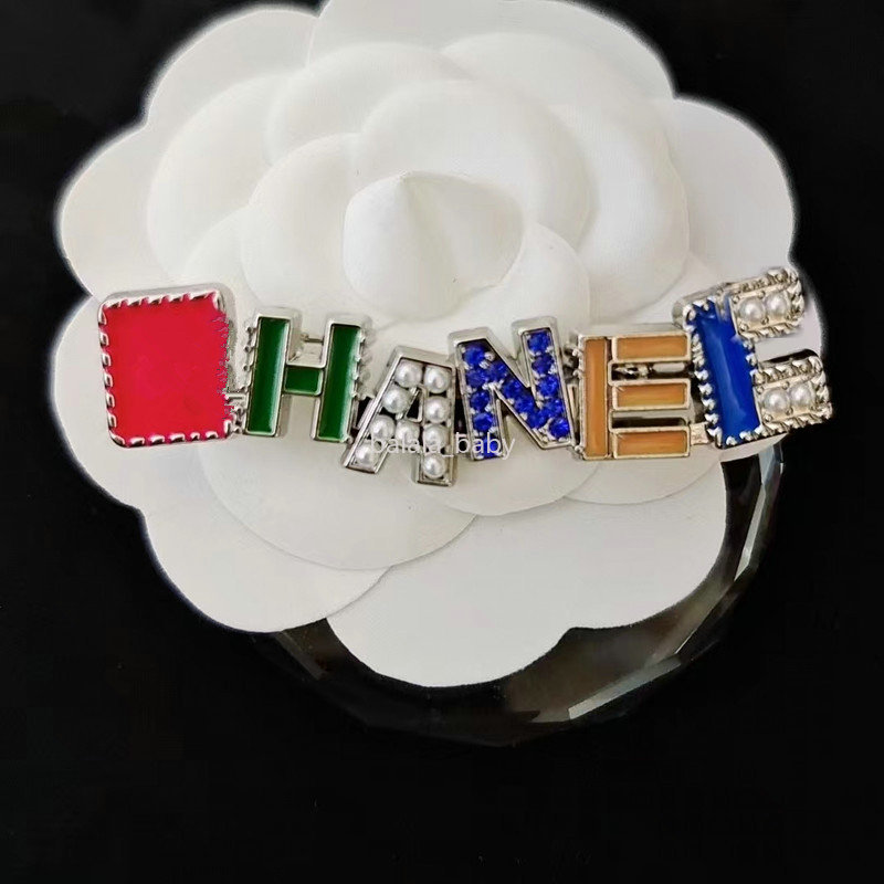 Classic Brand Luxury Desinger Brooch Women Colour Brooches Letters Brooches Jewelry Woman Designer Accessories 
Classic Brand Luxury Desinger Brooch Women Colour Brooches Letters Brooches Jewelry Woman Designer Accessories