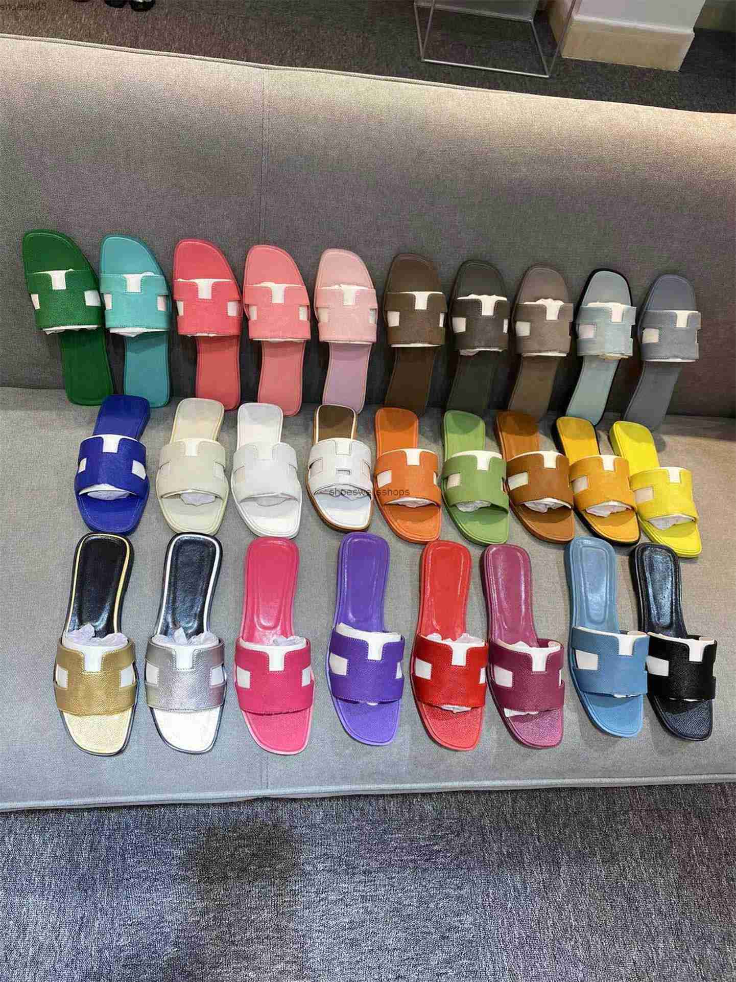Designer Women Slippers Genuine Leather Sandals Summer Flat Flip Flops Crocodile Skin Slides Ladies Beach Sandal Luxury Party Wedding Slipper with box, Color24
Designer Women Slippers Genuine Leather Sandals Summer Flat Flip Flops Crocodile Skin Slides Ladies Beach Sandal Luxury Party Wedding Slipper with box, Color24