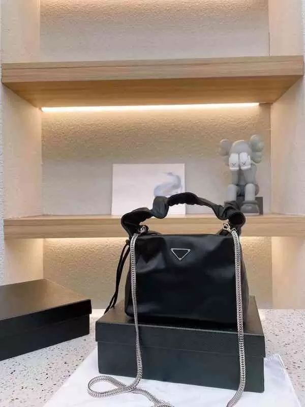 Crossbody Bags Handbag Wallet for Women Brand Designer Shoulder Clutch Chain Strap Fashion Single Messengers Purses 22053
Crossbody Bags Handbag Wallet for Women Brand Designer Shoulder Clutch Chain Strap Fashion Single Messengers Purses 22053