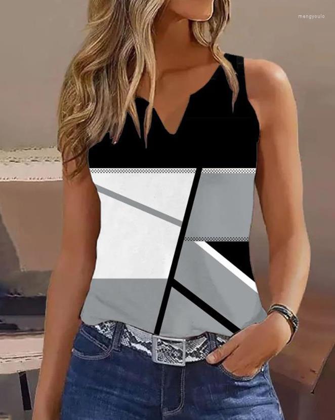 Women' Tanks Summer Fashion Sleeveless T-Shirt European & American Casual Cutout Vest Women' Geometric Print Notch Neck Tank Top
Women' Tanks Summer Fashion Sleeveless T-Shirt European & American Casual Cutout Vest Women' Geometric Print Notch Neck Tank Top