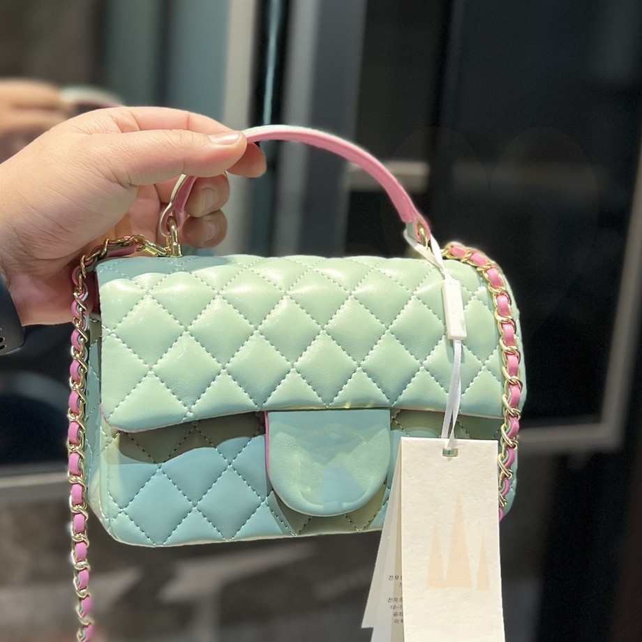2023 designer purse crossbody bag channel flap bag with top handle pink tote cc lambskin bag mini CF card holder phone purses clutch on chain cross shoulder bag, 9 20cm
2023 designer purse crossbody bag channel flap bag with top handle pink tote cc lambskin bag mini CF card holder phone purses clutch on chain cross shoulder bag, 9 20cm
