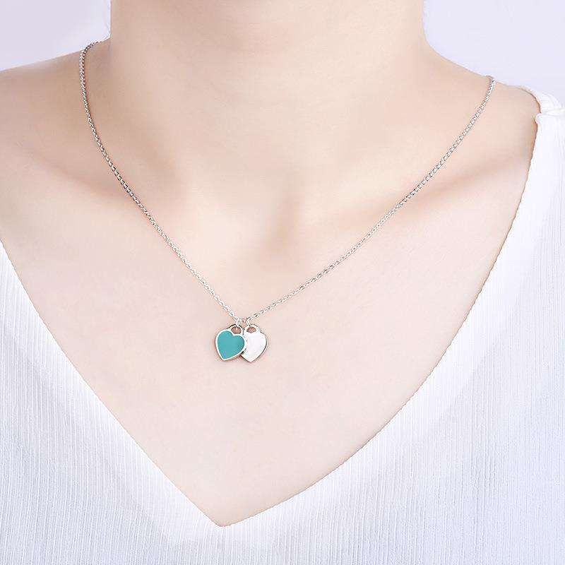 2023 luxury designer heart-shaped bracelet necklace women's stainless steel designer couple pendant jewelry neck Valentine's Day gift girlfriend accessories DHL
2023 luxury designer heart-shaped bracelet necklace women's stainless steel designer couple pendant jewelry neck Valentine's Day gift girlfriend accessories DHL