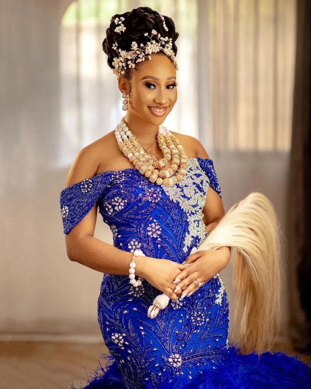 Off Mermaid Elegant Shoulder Prom Dresses 2023 Royal Blue Lace Applqiues Beaded with Feathers Train Plus Size Formal Evening Gowns