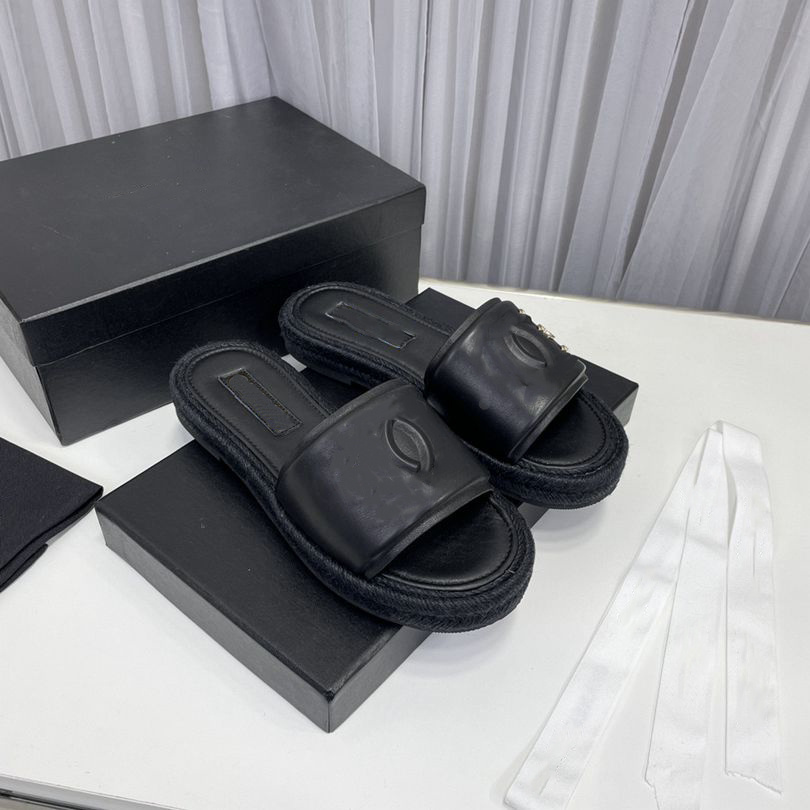 Designer outdoor beach shoes channel summer luxury women's slide CC classic sandals flip fashion casual Leather slippers X541
Designer outdoor beach shoes channel summer luxury women's slide CC classic sandals flip fashion casual Leather slippers X541