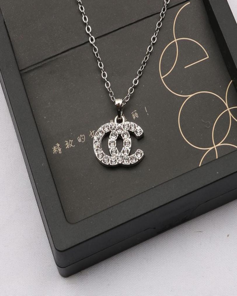 19Style Luxury Designer Double Letter Pendant Necklaces 18K Gold Plated Crysatl Pearl Rhinestone Sweater Necklace for Women Weddin2199001
19Style Luxury Designer Double Letter Pendant Necklaces 18K Gold Plated Crysatl Pearl Rhinestone Sweater Necklace for Women Weddin2199001