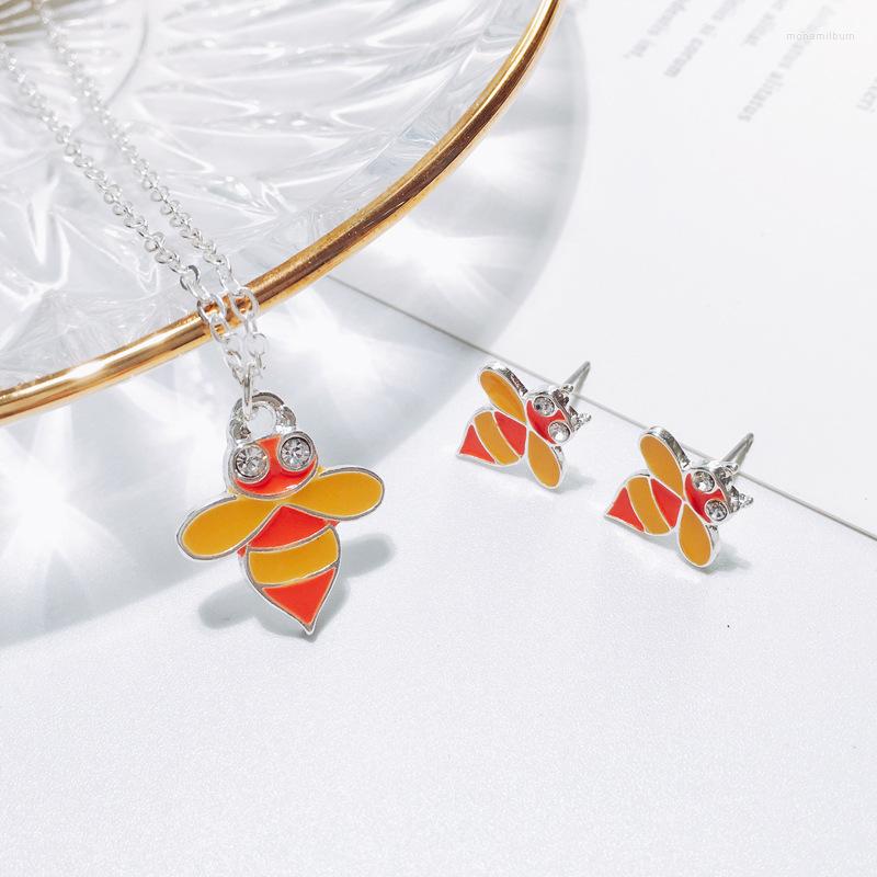 Chains Set Necklace For Women Bee Pendant Necklaces Woman Trend Neck Silver Color Fashion Couples Party Gift Kawaii Jewelry Accessories
Chains Set Necklace For Women Bee Pendant Necklaces Woman Trend Neck Silver Color Fashion Couples Party Gift Kawaii Jewelry Accessories