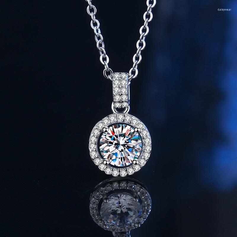 Pendant Necklaces 2 Moissanite Stone Necklace Female Collarbone Chain Niche Design Feeling Gift For Girlfriend
Pendant Necklaces 2 Moissanite Stone Necklace Female Collarbone Chain Niche Design Feeling Gift For Girlfriend