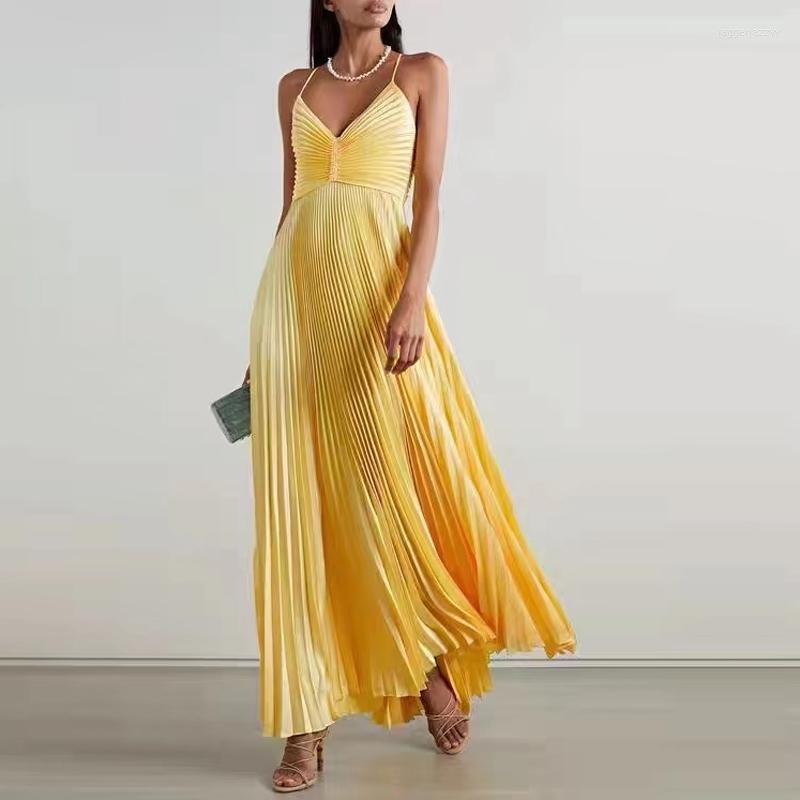 Casual Dresses Women Deep V Sleeveless Pleated Dress High Waist Backless Lace-up Sexy Maxi
Casual Dresses Women Deep V Sleeveless Pleated Dress High Waist Backless Lace-up Sexy Maxi