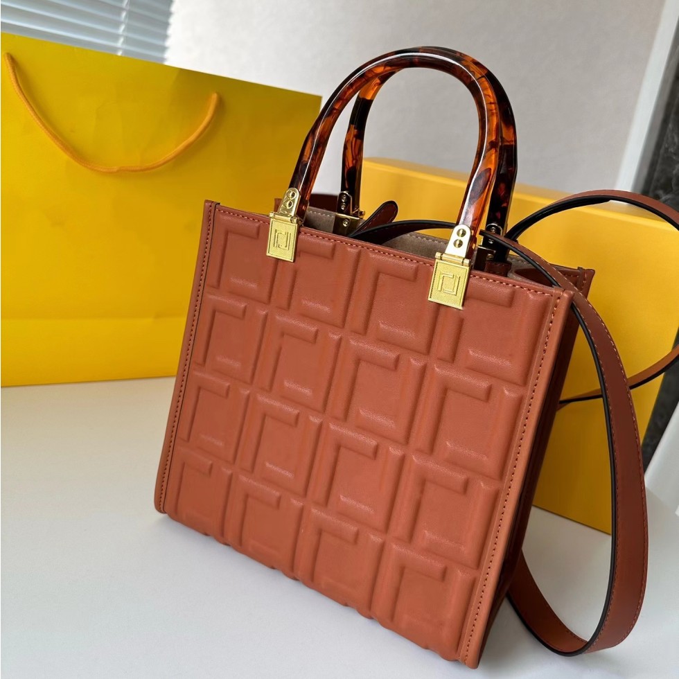 F Large Capacity Tote This year very popular designer bag fashion commuting everyday collocation tote
F Large Capacity Tote This year very popular designer bag fashion commuting everyday collocation tote