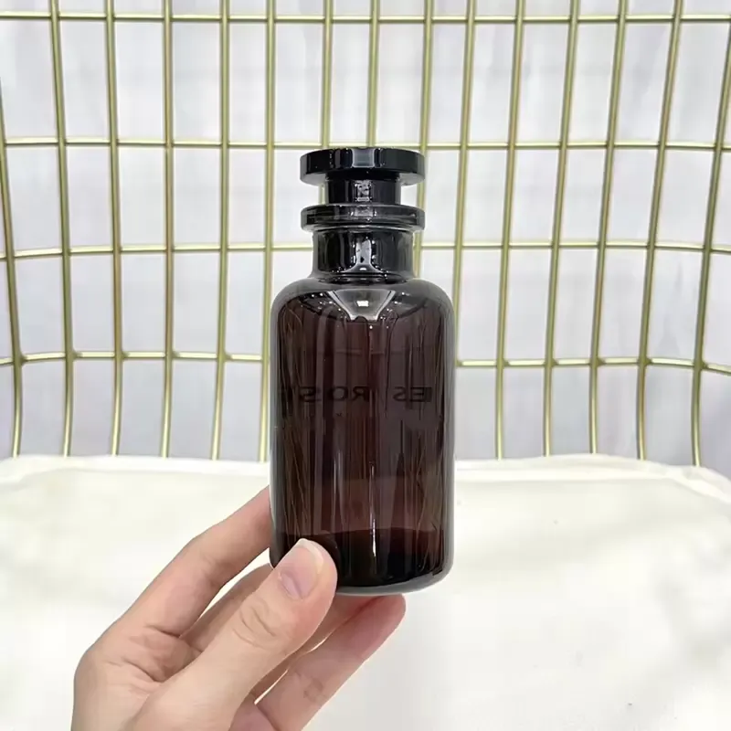 Woman man perfumes sexy fragrance spray 100ml Rose des Vents Top Version quality brand eau de parfum EDP Perfume charming royal essence fast ship
Woman man perfumes sexy fragrance spray 100ml Rose des Vents Top Version quality brand eau de parfum EDP Perfume charming royal essence fast ship