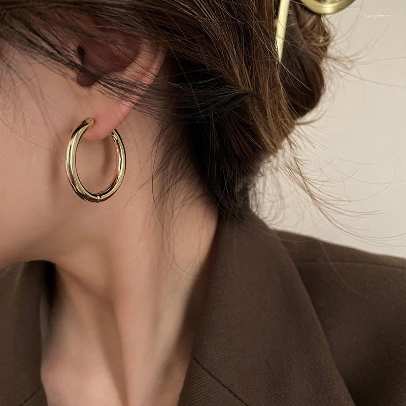 Hoop Earrings 2023 Fashion Vintage Metal Round Women Simple Circle Female Jewelry
Hoop Earrings 2023 Fashion Vintage Metal Round Women Simple Circle Female Jewelry