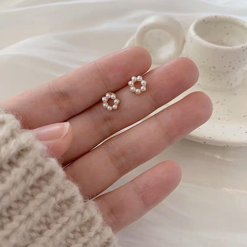 Backs Earrings Gentle Delicate Small Mini Circle Pearl Ear Clip Fresh Korean Minimalist Cute No Piercing On For Women
Backs Earrings Gentle Delicate Small Mini Circle Pearl Ear Clip Fresh Korean Minimalist Cute No Piercing On For Women
