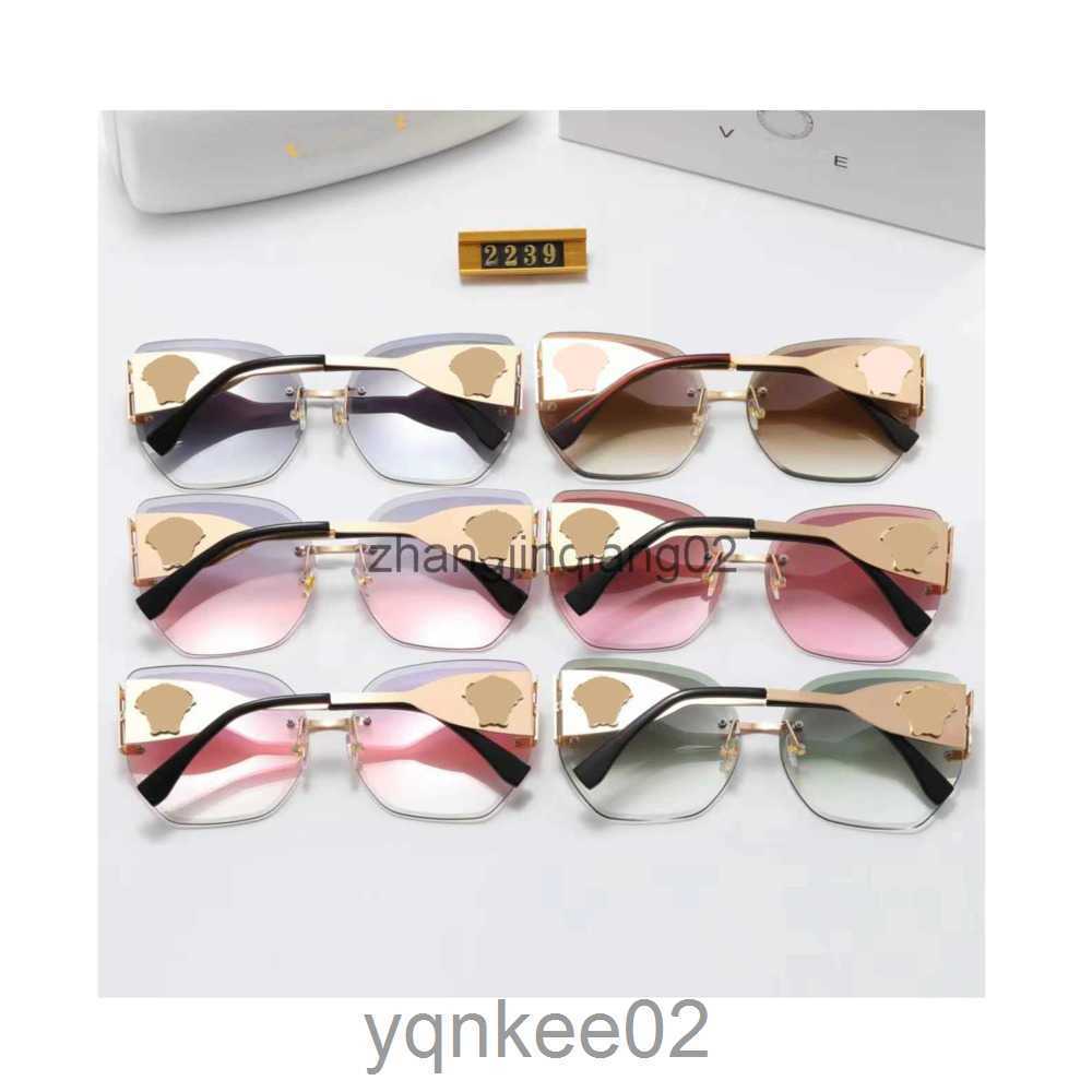 Designer Versage Sunglasses Cycle Luxurious Fashion Sports Polarize Square Sunglass For Mens Womans Vintage Baseball New Pink Sun Glasses Branded Packaging Box
Designer Versage Sunglasses Cycle Luxurious Fashion Sports Polarize Square Sunglass For Mens Womans Vintage Baseball New Pink Sun Glasses Branded Packaging Box