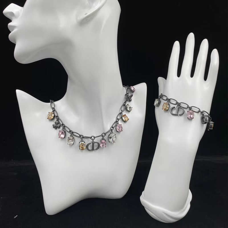 D/D New Circle Letter Bee Star with Seven Color Diamond Fashion Style Necklace Bracelet
D/D New Circle Letter Bee Star with Seven Color Diamond Fashion Style Necklace Bracelet