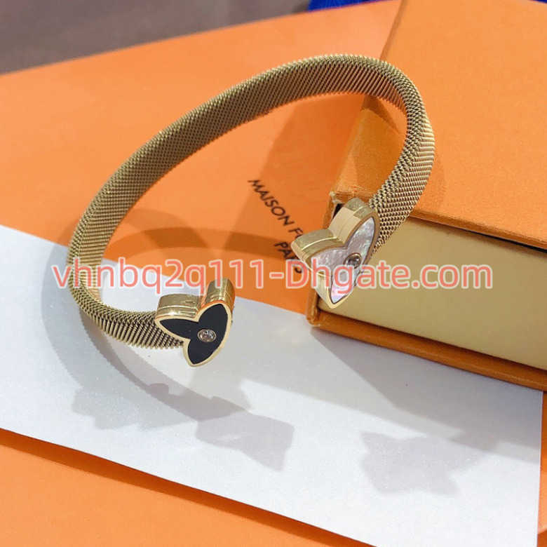 Stainless steel Gold Open Bangle Bracelets Women Luxury Designer Diamond Rhinestone Letter Jewelry Crystal Gift Bangles Mens, S194
Stainless steel Gold Open Bangle Bracelets Women Luxury Designer Diamond Rhinestone Letter Jewelry Crystal Gift Bangles Mens, S194