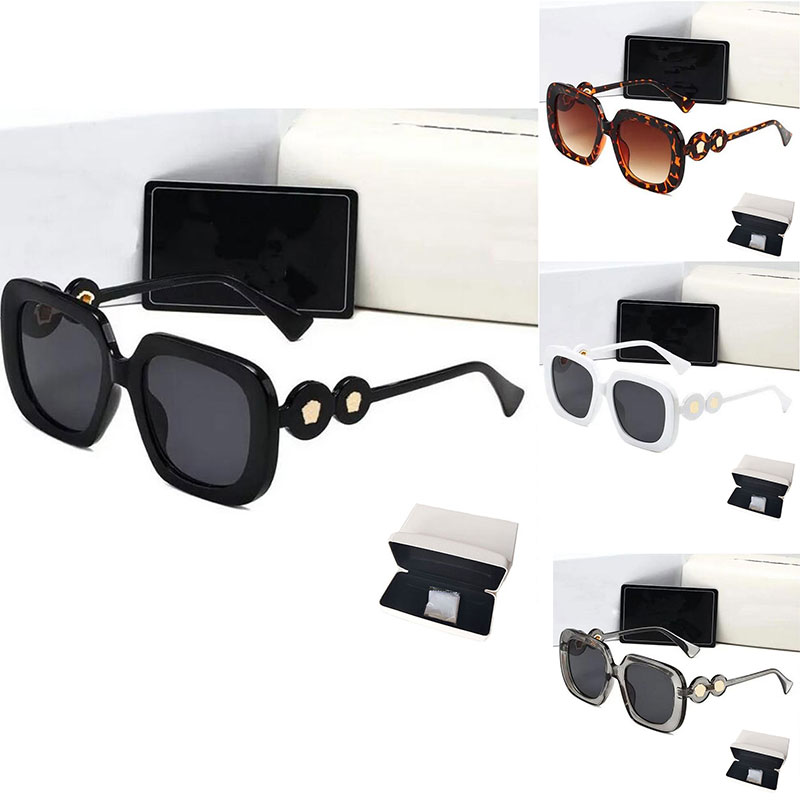 High Quality beach Womans Sunglasses Clear lenses Mens Sun glasses net red same glasses Brand men Designer eyeglass Gradient women spectacles 4434 Sun glasses
High Quality beach Womans Sunglasses Clear lenses Mens Sun glasses net red same glasses Brand men Designer eyeglass Gradient women spectacles 4434 Sun glasses