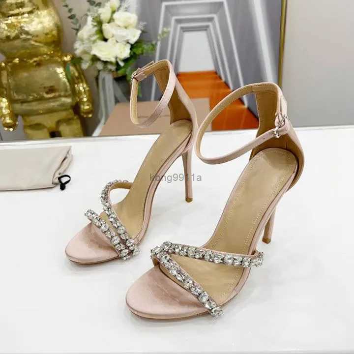 Designer Sandals 2022 Classic Ladies High Heels Sandals Sexy Fashion Urban Style Workplace Essentials Casual High Heel Size 35-42
Designer Sandals 2022 Classic Ladies High Heels Sandals Sexy Fashion Urban Style Workplace Essentials Casual High Heel Size 35-42