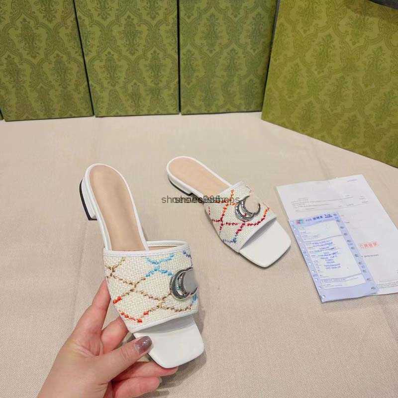 Sandals slipper Foam Runners Bags Designer Women Rubber Patent Leather It is a kind of shoes that can be matched with clothes at will 34-41, #17
Sandals slipper Foam Runners Bags Designer Women Rubber Patent Leather It is a kind of shoes that can be matched with clothes at will 34-41, #17