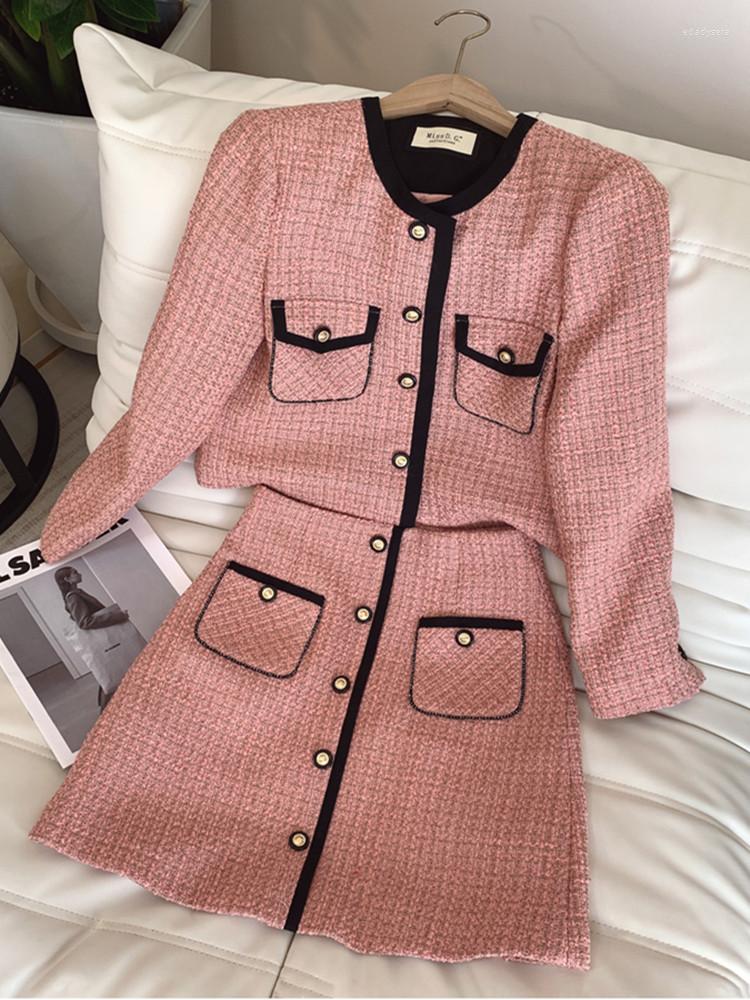 Work Dresses Autumn Winter Elegant Pink Tweed Woolen Two Piece Set Women Metal Single Breasted Pocket Short Jacket Coat Buttons Mini Skirt
Work Dresses Autumn Winter Elegant Pink Tweed Woolen Two Piece Set Women Metal Single Breasted Pocket Short Jacket Coat Buttons Mini Skirt