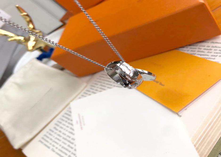 Fashion Pendant Necklaces Gold Letter V Luxury Jewelry Gold Chain Pendants Designer Men Woman Ring Necklace No Box4122320
Fashion Pendant Necklaces Gold Letter V Luxury Jewelry Gold Chain Pendants Designer Men Woman Ring Necklace No Box4122320