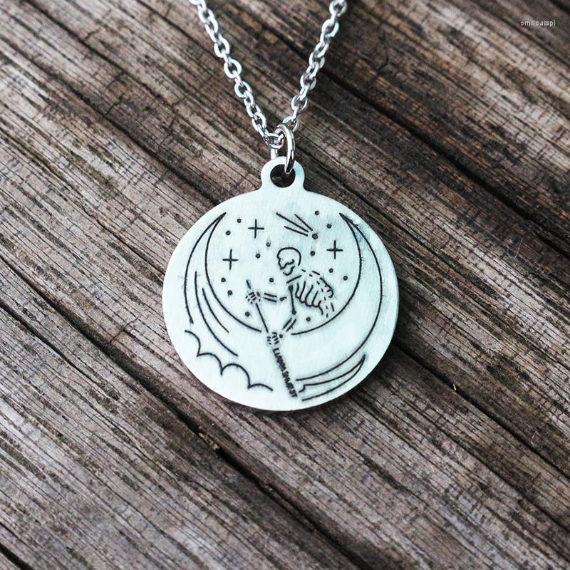 Pendant Necklaces High Quality Stainless Steel Skull Necklace Death Scythe Wilderness Scouts Charm Gift
Pendant Necklaces High Quality Stainless Steel Skull Necklace Death Scythe Wilderness Scouts Charm Gift