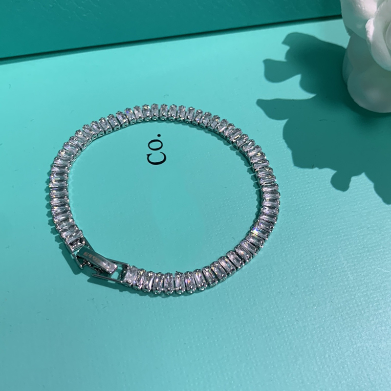 Designer Bracelet Women's Fashion Charm Diamond Bracelet Fashion Rectangle Diamond High Quality Bracelet Exquisite Gift Jewelry Beautiful Gift
Designer Bracelet Women's Fashion Charm Diamond Bracelet Fashion Rectangle Diamond High Quality Bracelet Exquisite Gift Jewelry Beautiful Gift