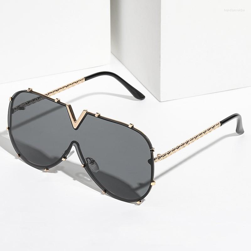 Sunglasses Individualized Fashion Men And Women's Same V8 European American Style Fashionable Glasses
Sunglasses Individualized Fashion Men And Women's Same V8 European American Style Fashionable Glasses