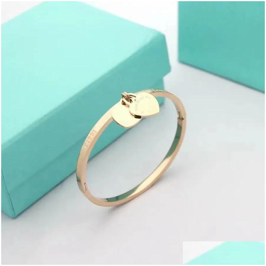 Bangle Luxury Fashion Designer Sier Torque Girls Hard Bracelets Heart Jewelry Holiday Gifts Drop Delivery Dhqm8
Bangle Luxury Fashion Designer Sier Torque Girls Hard Bracelets Heart Jewelry Holiday Gifts Drop Delivery Dhqm8