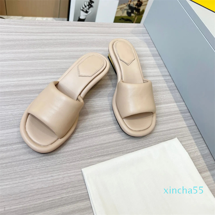 womens summer slipper Ladies Slippers Brand Designer Sandals low-heel Fashion Versatile Leather Casual Comfort Flip Flop
womens summer slipper Ladies Slippers Brand Designer Sandals low-heel Fashion Versatile Leather Casual Comfort Flip Flop