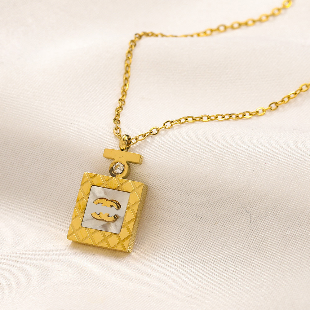 20Style 18K Gold Plated Luxury Designer Necklace for Women Brand Letter Perfume Bottle Choker Chain Necklaces Jewelry Accessory High Quality Never Fade
20Style 18K Gold Plated Luxury Designer Necklace for Women Brand Letter Perfume Bottle Choker Chain Necklaces Jewelry Accessory High Quality Never Fade