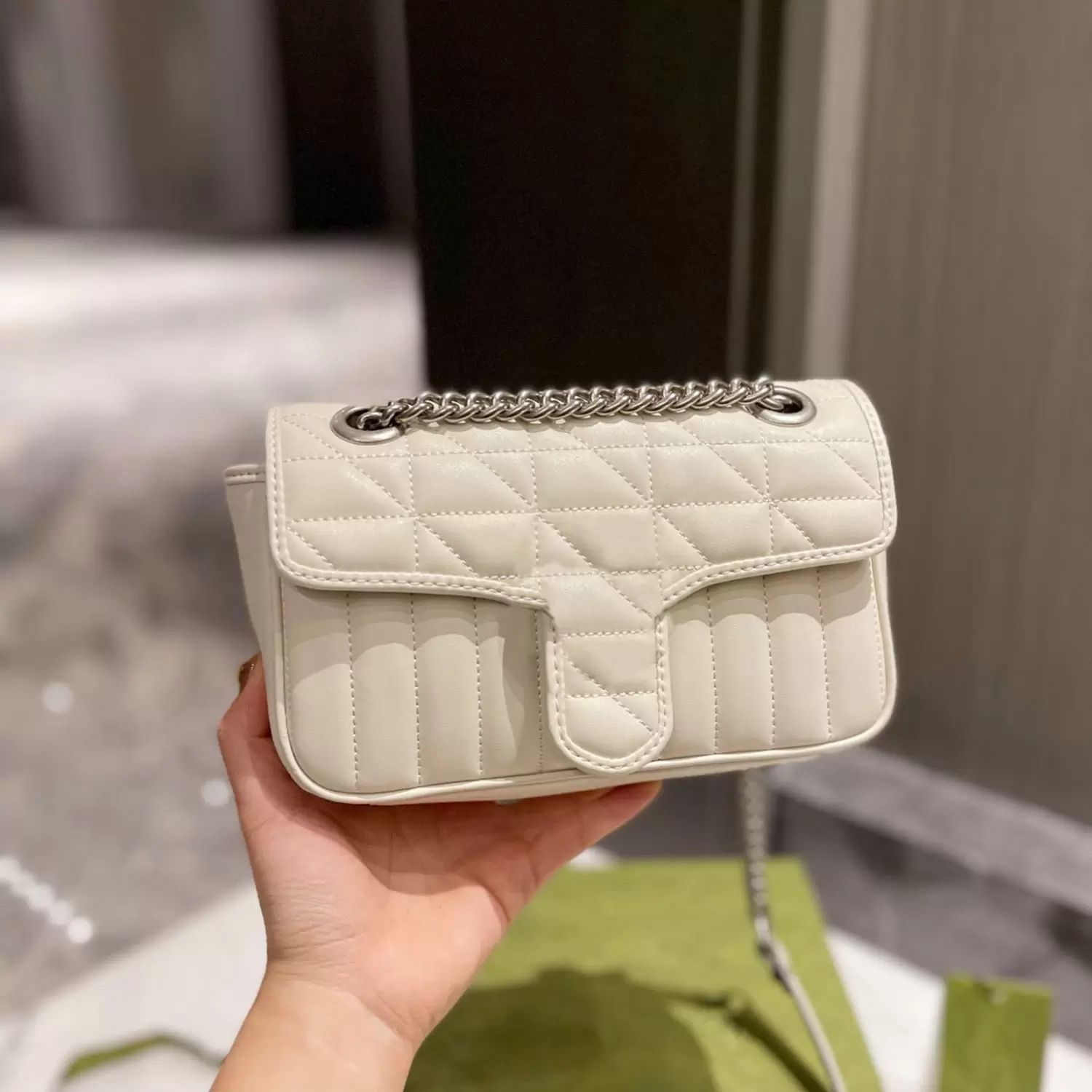 4 Colors Ladies Shoulder Bags Chain Messenger Bag Fashion Quilted Genuine Leather Handbag Women's Designer Wallet Bag 22X13CM XB50
4 Colors Ladies Shoulder Bags Chain Messenger Bag Fashion Quilted Genuine Leather Handbag Women's Designer Wallet Bag 22X13CM XB50