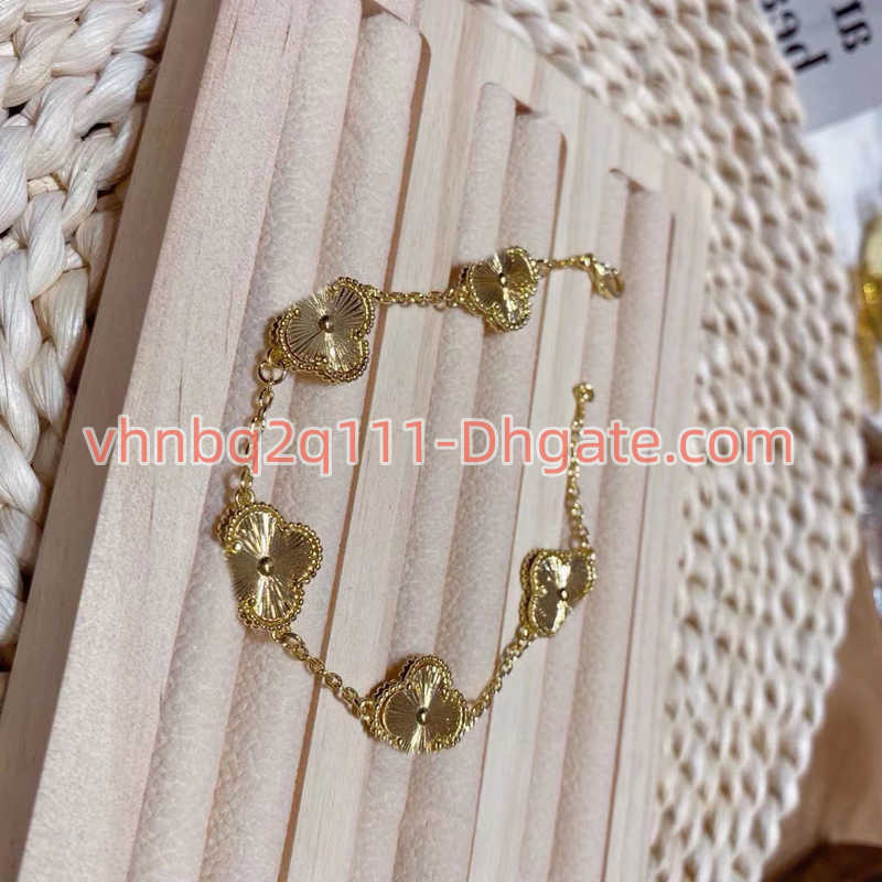 New Style Women Bracelets Bangle 18K Gold Plated two-sided Bracelet Wristband Cuff Chain Stainless steel Letter Pendant Lovers, L011-1
New Style Women Bracelets Bangle 18K Gold Plated two-sided Bracelet Wristband Cuff Chain Stainless steel Letter Pendant Lovers, L011-1